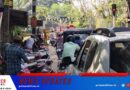 കൊല്ലം റെയിൽവേ ഗേറ്റിന് സമീപം അനധികൃത പാർക്കിങ്ങ്- കാൽ നടയാത്രക്കാർക്ക് വഴിയില്ല