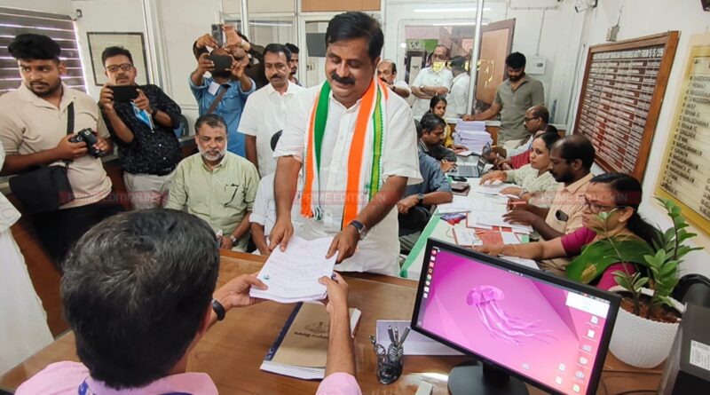 യു ഡി എഫ് സ്ഥാനാര്ത്ഥി അഡ്വ. കെ. പ്രവീണ്കുമാര് നാമനിര്ദ്ദേശ പത്രിക സമര്പ്പിച്ചു യു ഡി എഫ് സ്ഥാനാര്ത്ഥി അഡ്വ. കെ. പ്രവീണ്കുമാര് നാമനിര്ദ്ദേശ പത്രിക സമര്പ്പിച്ചു