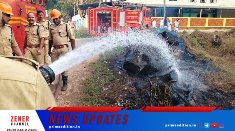 കൂട്ടിയിട്ട മരക്കഷണത്തിനും അടിക്കാടിനും തീ പിടിച്ചു