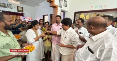 ഏഷ്യൻ ഗെയിംസ് ഷൂട്ടിംഗ് വെള്ളിമെഡൽ ജേതാവ് വിദർശ കെ. വിനോദിനെ മന്ത്രി ടി. സിദ്ദീഖ് വീട്ടിലെത്തി അഭിനന്ദിച്ചു ഏഷ്യൻ ഗെയിംസ് ഷൂട്ടിംഗ് വെള്ളിമെഡൽ ജേതാവ് വിദർശ കെ. വിനോദിനെ മന്ത്രി ടി. സിദ്ദീഖ് വീട്ടിലെത്തി അഭിനന്ദിച്ചു